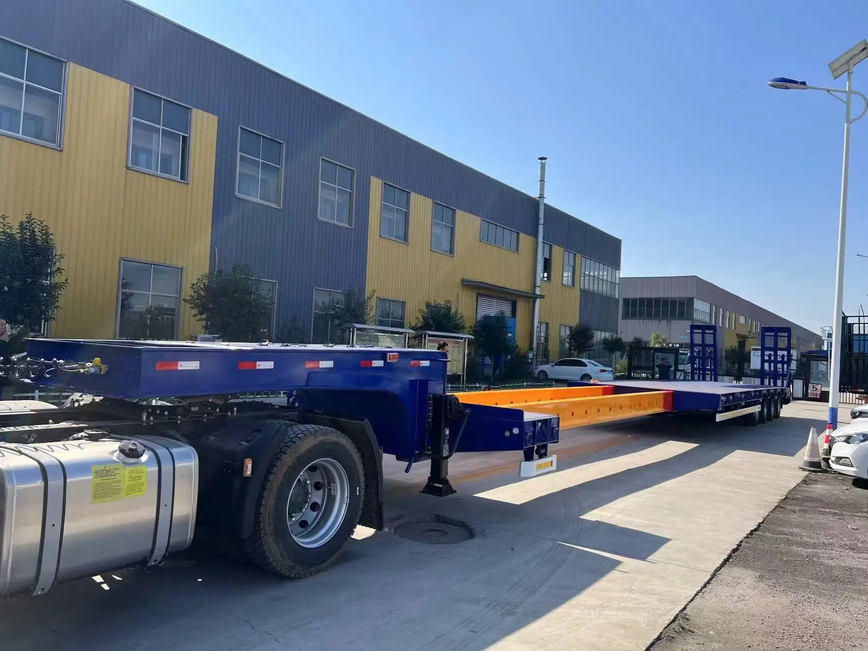 Hydraulic Extendable 80 Tons 4Axles Low Loader Heavy Duty Excavator Transport Step Drop Deck Lowboy