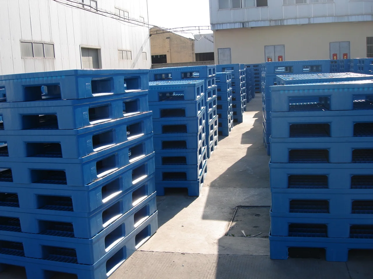 
High Quality Safe And Recyclable Eco-friendly Hygienic Blue Grid Surface Stackable Plastic Pallet 
