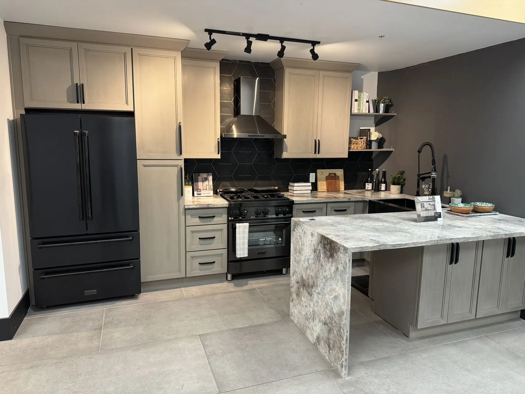 Cheap Price Wall&Drawer Base Kitchen Cabinets Modern Cabinets US Standard Wooden RTA Kitchen Cabinets