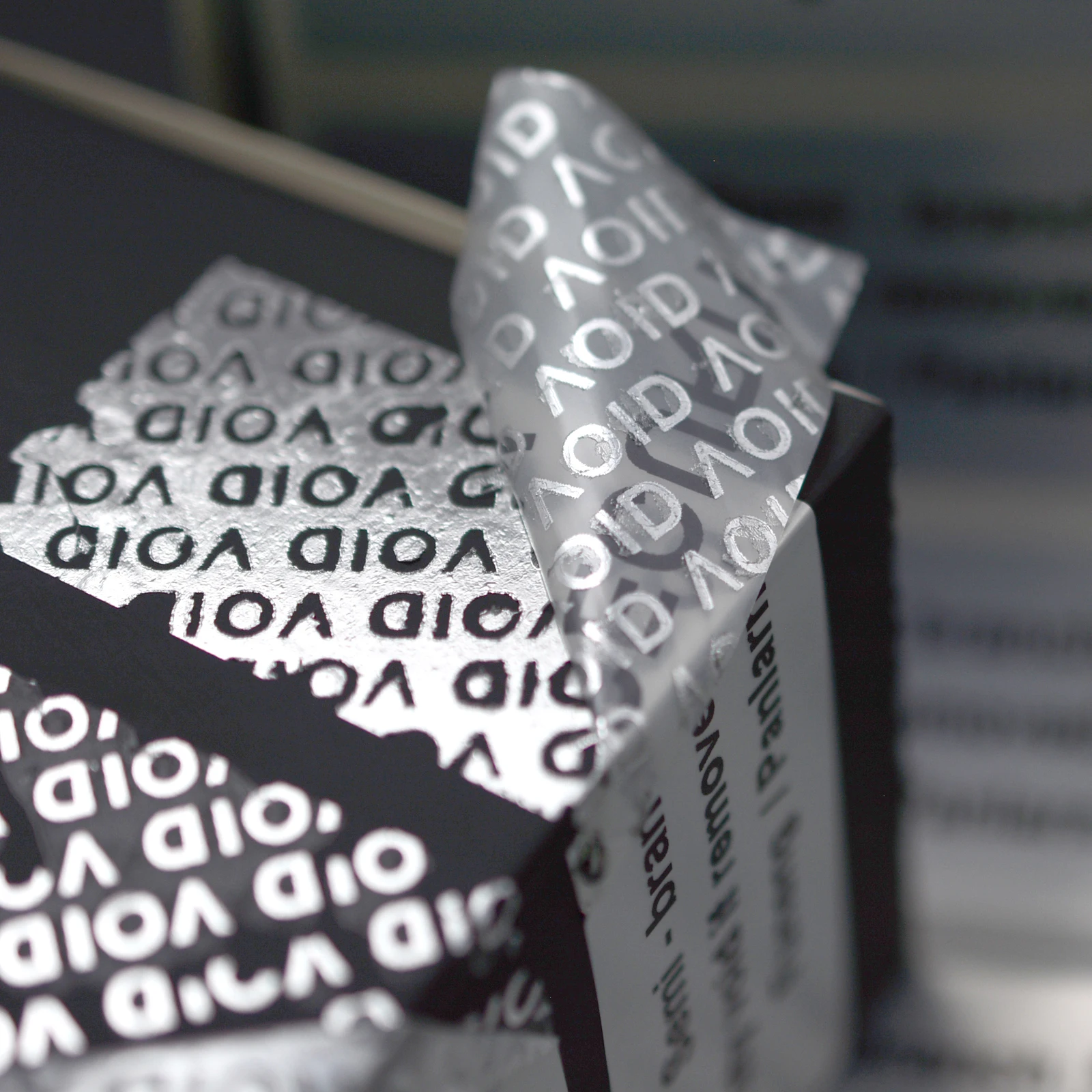 Waterproof Polyester Material 1.5mil Matte Sliver Semi-Transfer High Residue Tamper-Proof Label Void Sticker