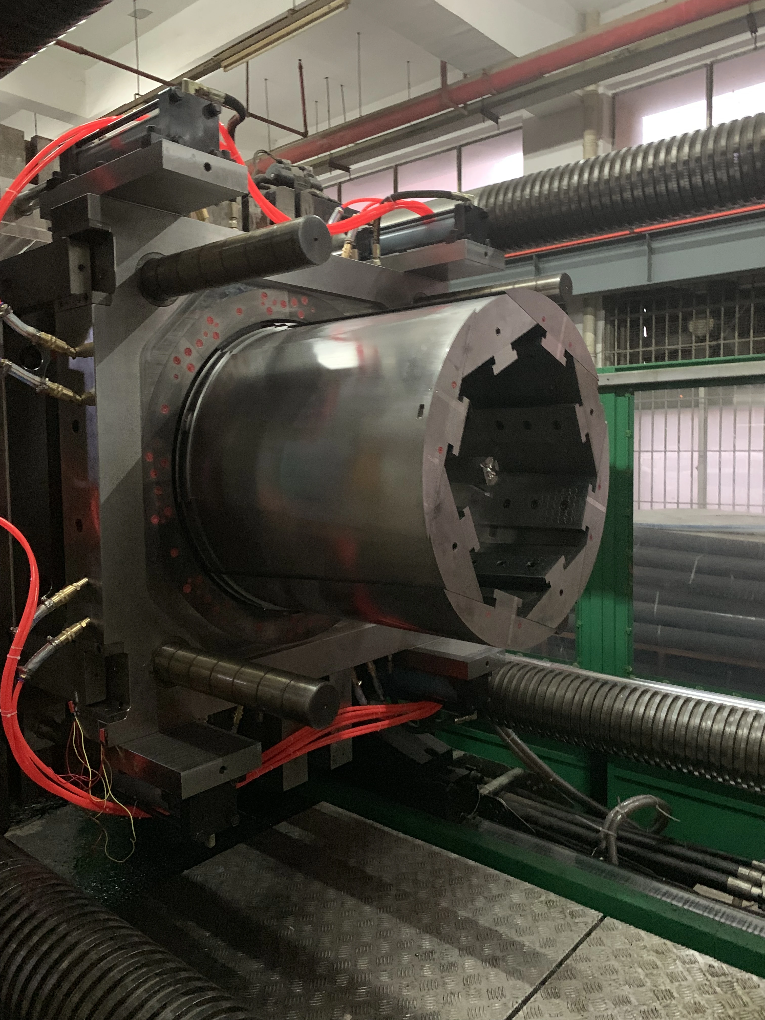 Guangdong Injection Mould Molds For Plastic Covers Cell Injection Mould Making