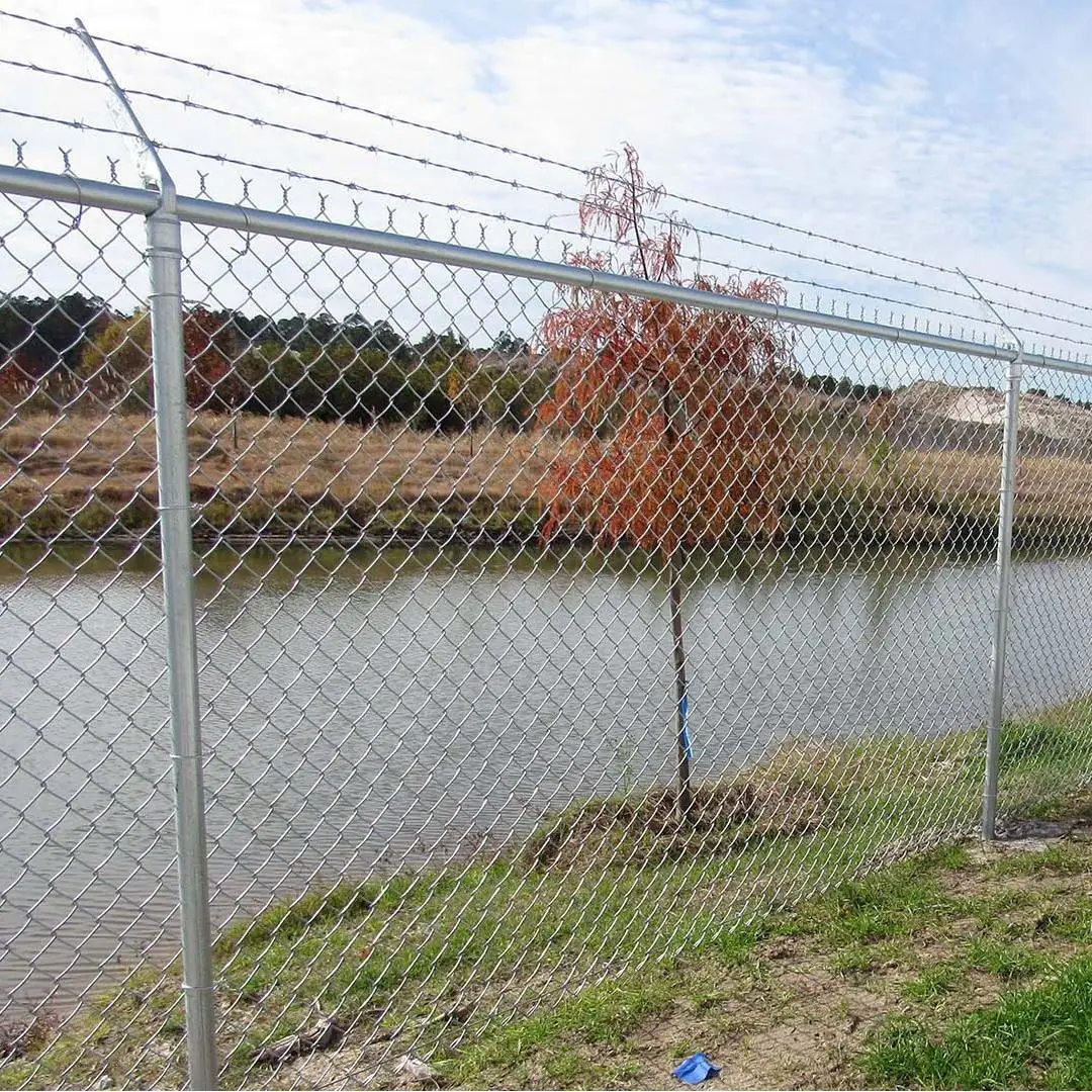 Ограждение из металлической проволочной сетки Оцинкованное черное покрытие ПВХ рулон с воротами