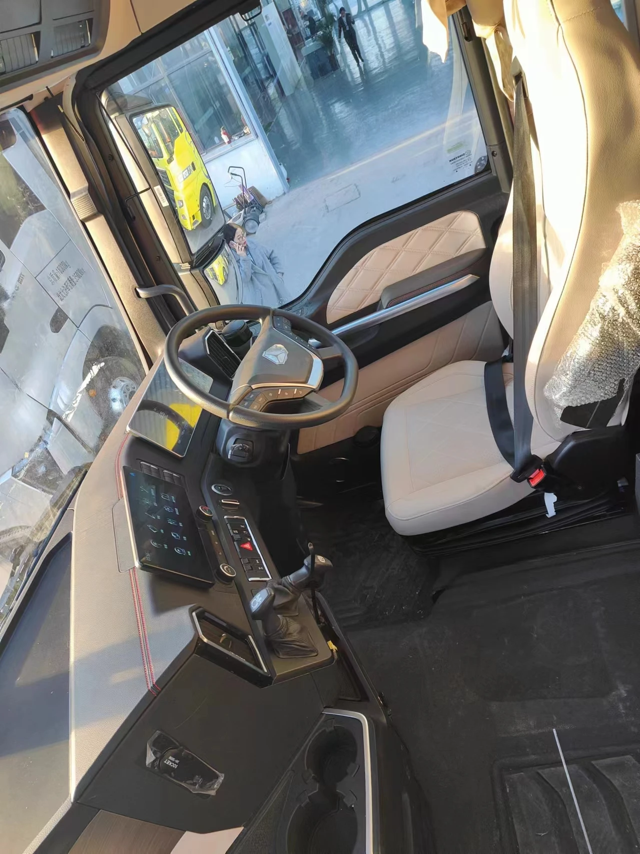 Китай 6*4 б/у головка грузовика 375hp 10 шин sitrak тягач в наличии sinotruk низкая цена распродажа