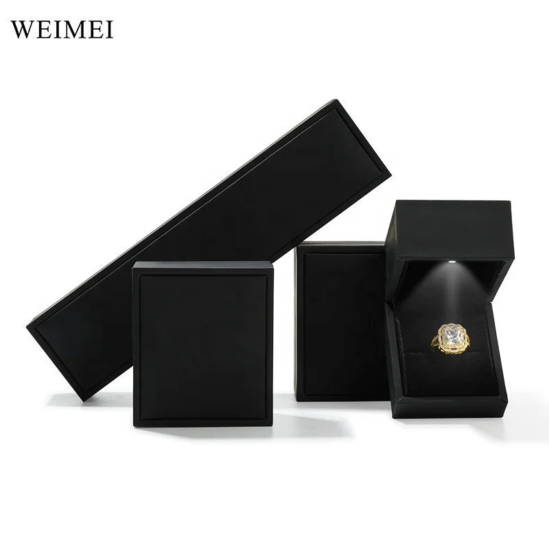 WeiMei Factory Wholesale Black PU leather Led Light Jewlery Ring Box White Lamp Luxury With Lights Bulb Packaging Jewellery Box