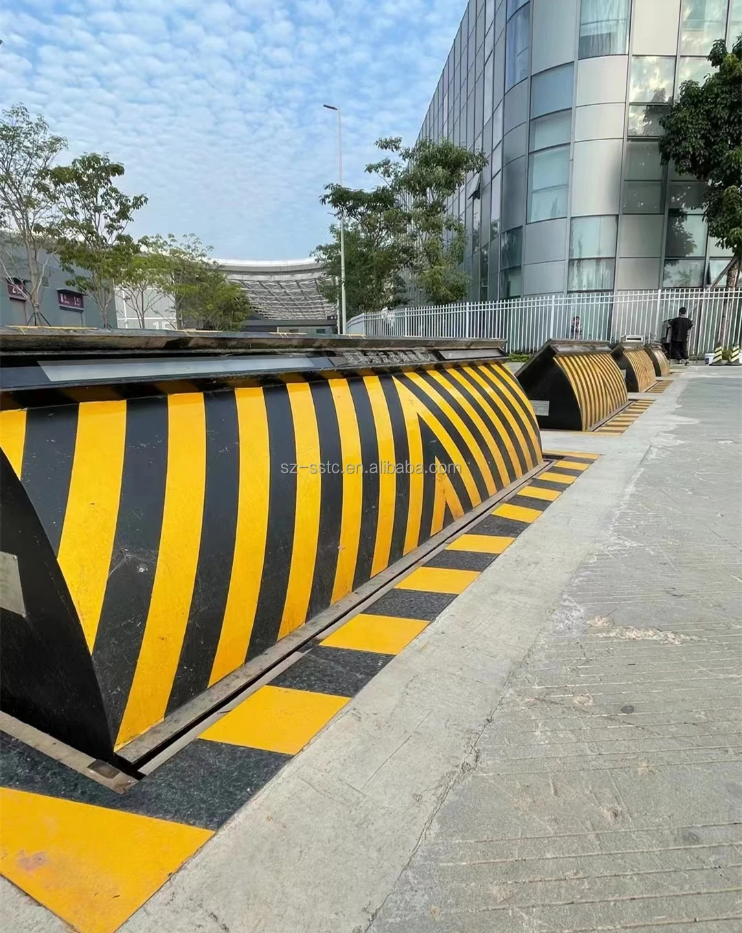 Anti-terrorist heavy duty full automatic car park galvanized traffic barriers/door blocker