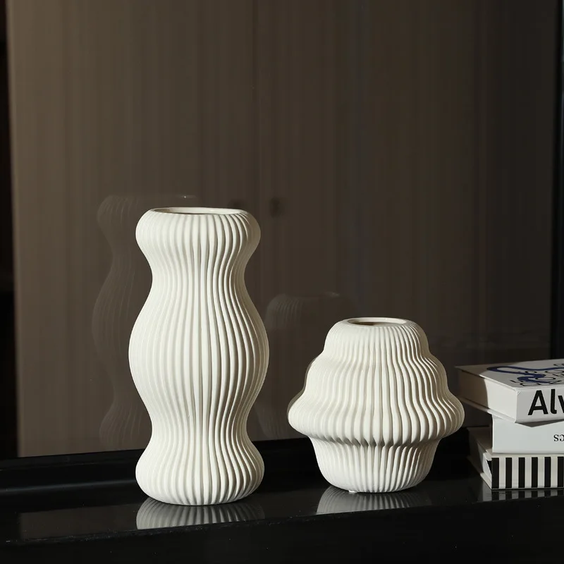 2023 Nordic Pleated Vertical Stripe Ceramic Vase Table Decorative Pleated Vertical Stripe Flower Vase For Home Decor