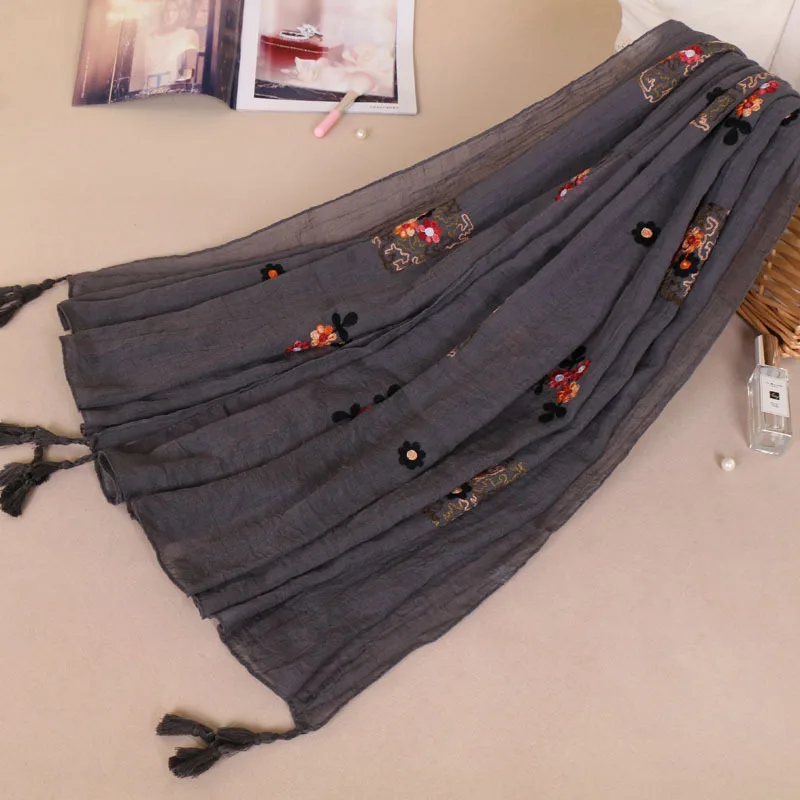 Fashion Bandana Arab Long Large Cotton Scarf Muslim Hijabs Scarf Floral Embroidery Shawl With Tassel