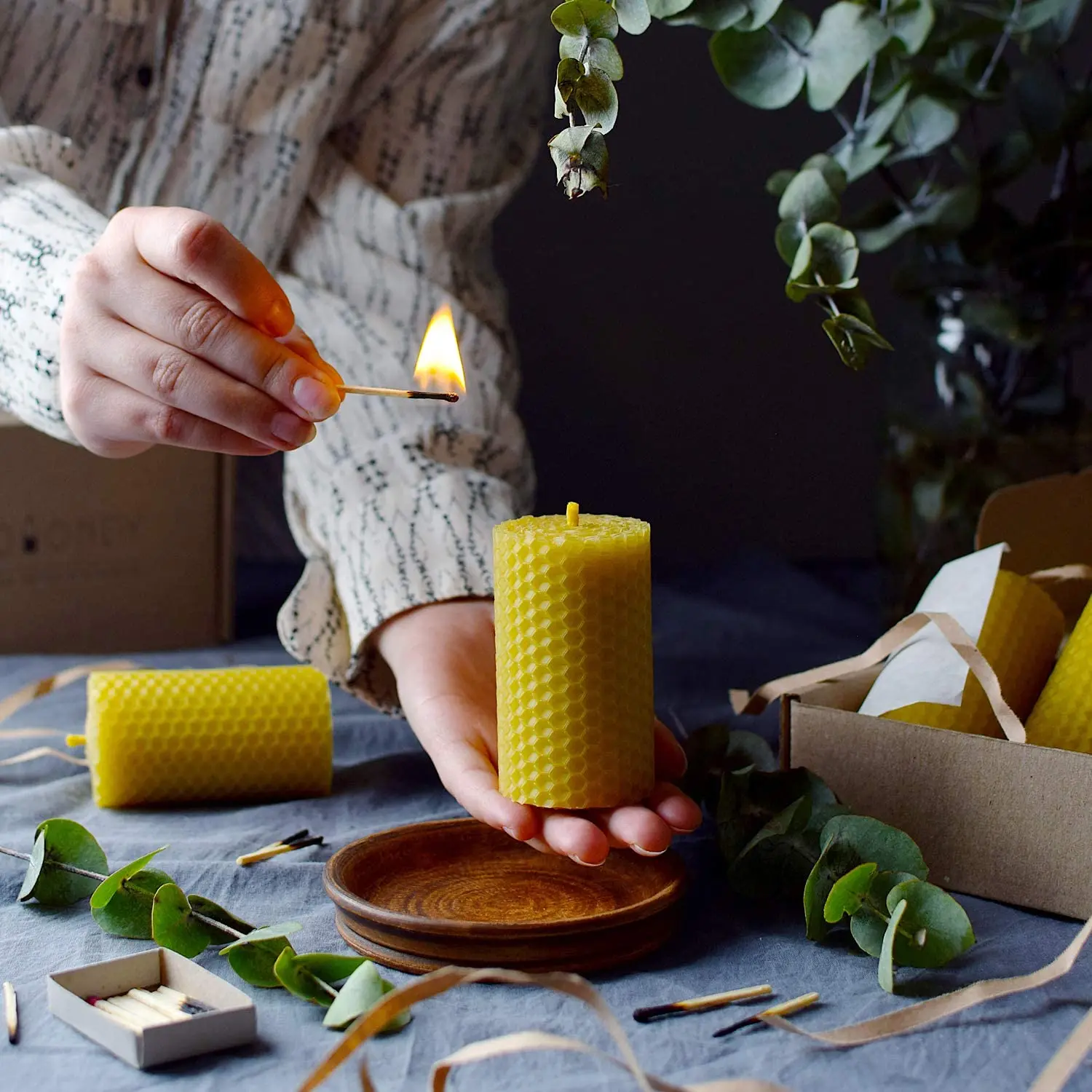 Home Decor Handmade Beeswax Candle 100% Pure and Natural Hand-Rolled Beeswax Pillar Candles