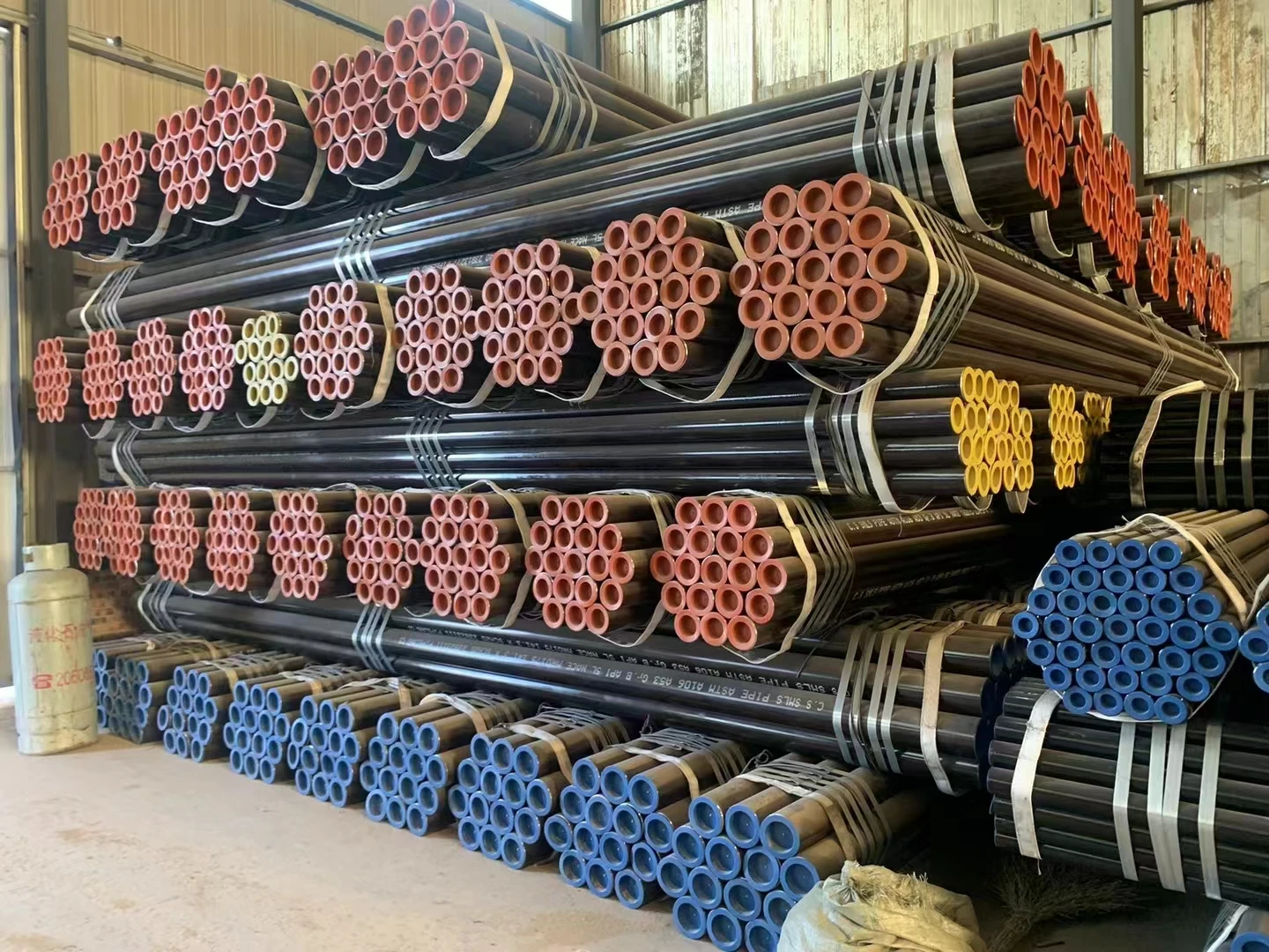 Hot Rolled Seamless Steel Pipe ST37 ST44 ST52 STKM13A 42CRMO4 40CR 20CR 35CRMO For Building Materials Carbon Steel Tube