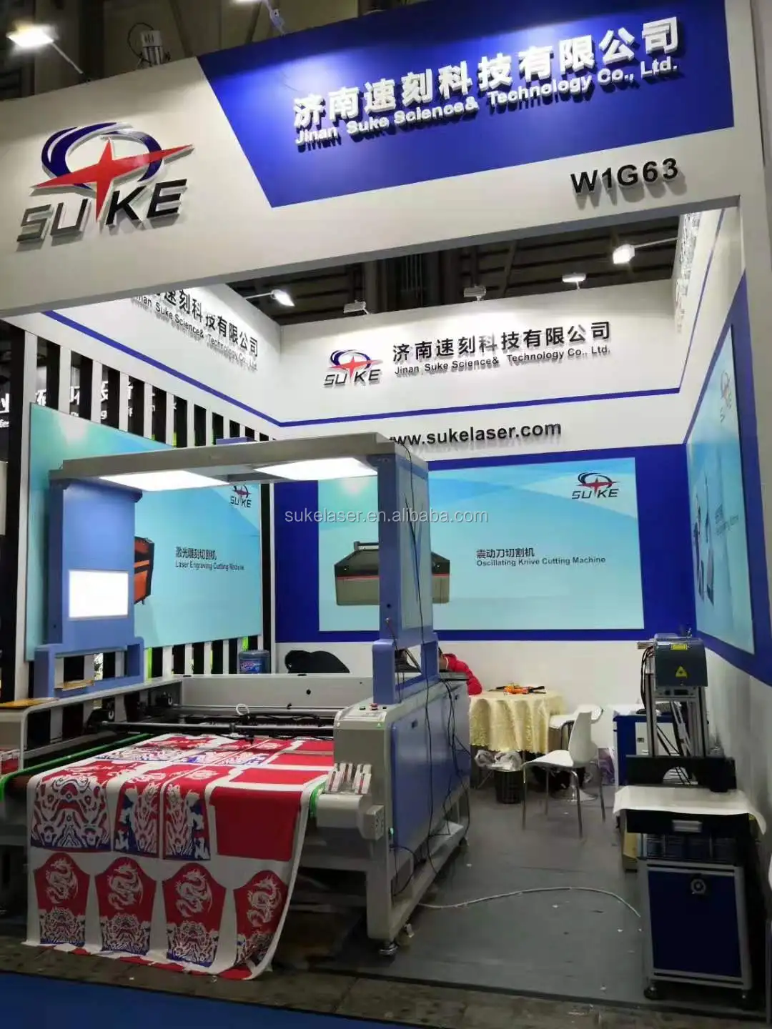 High Productivity Computer Fabric Laser Cutting Machine with Projector and Roller SK1810