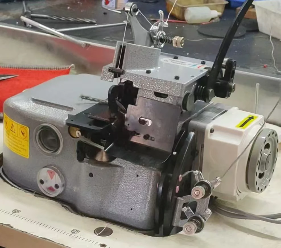 TY-2502K Heavy Duty Carpet Overlock Machine Easy-to-Operate Two-Thread Sewing Manual Thick Materials Edge Cutting Hemming Seam