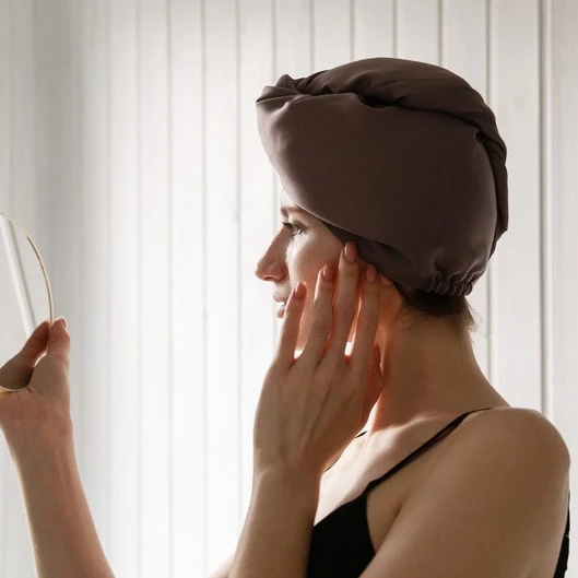 Шелковое атласное полотенце для волос OEM, тюрбан, мягкая на ощупь сушка волос, обертка с эластичной лентой для женских вьющихся волос