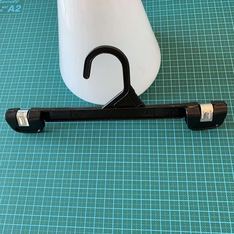 25cm 1001 skirt black clothes push up clip plastic anti-slip pant bottom hanger with sizes