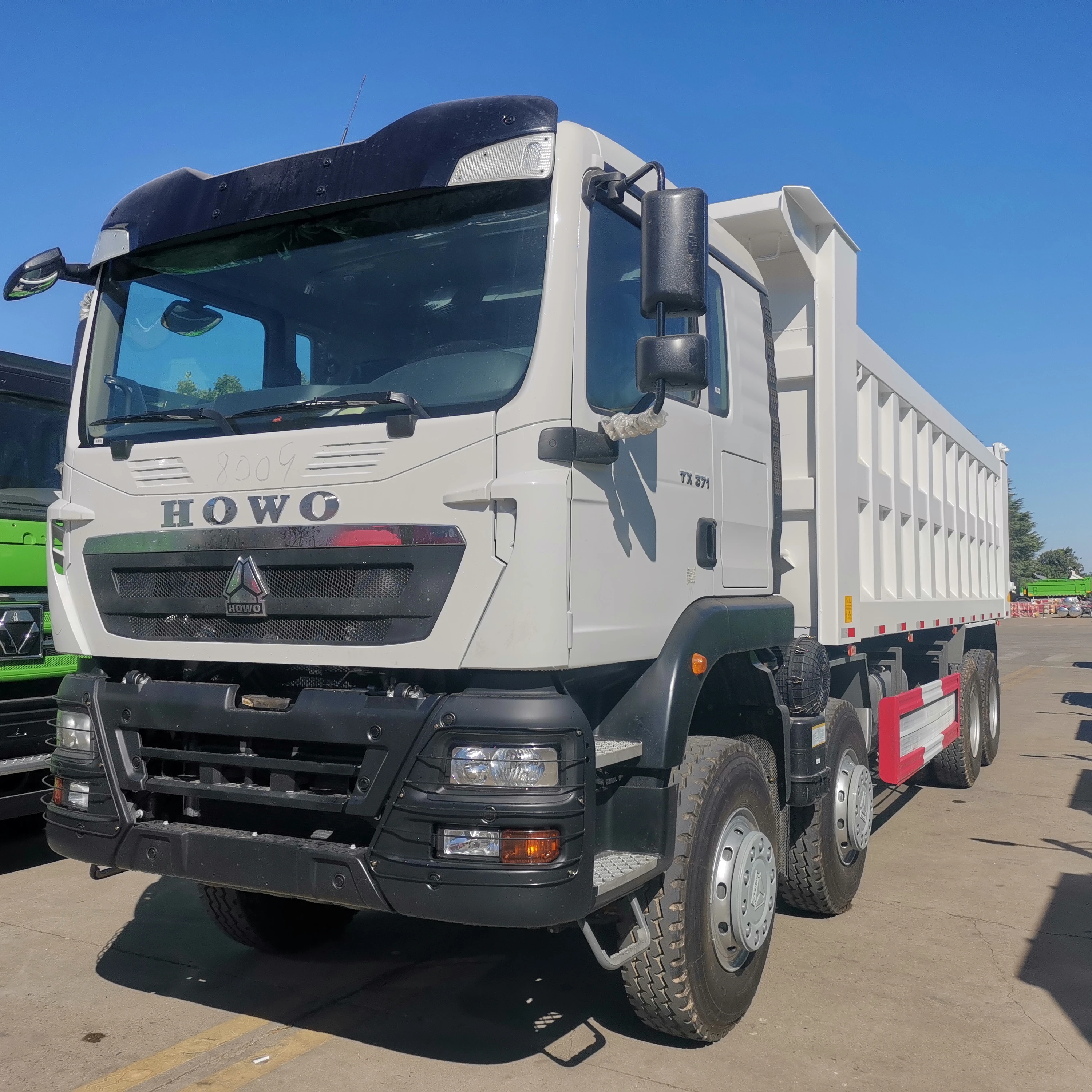 China Truck Good Price Sinotruk HOWO 6*4 and 8*4 371HP-375HP Tractor Truck 10 Wheels 12 Wheels New Dump Truck