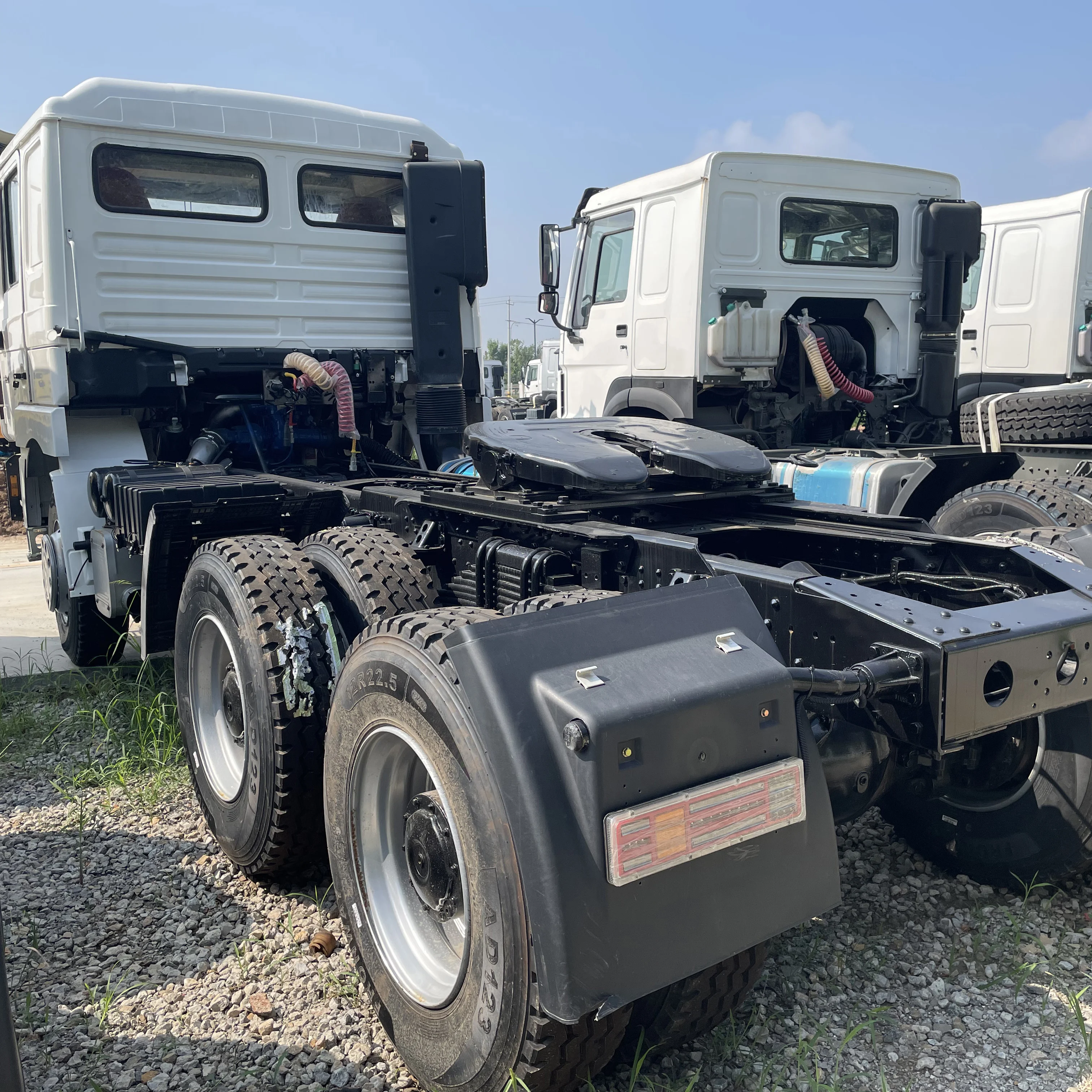 Сверхмощный дизельный трактор Shacman Delong F3000 мощностью 380 лошадиных сил 6x4 из Китая
