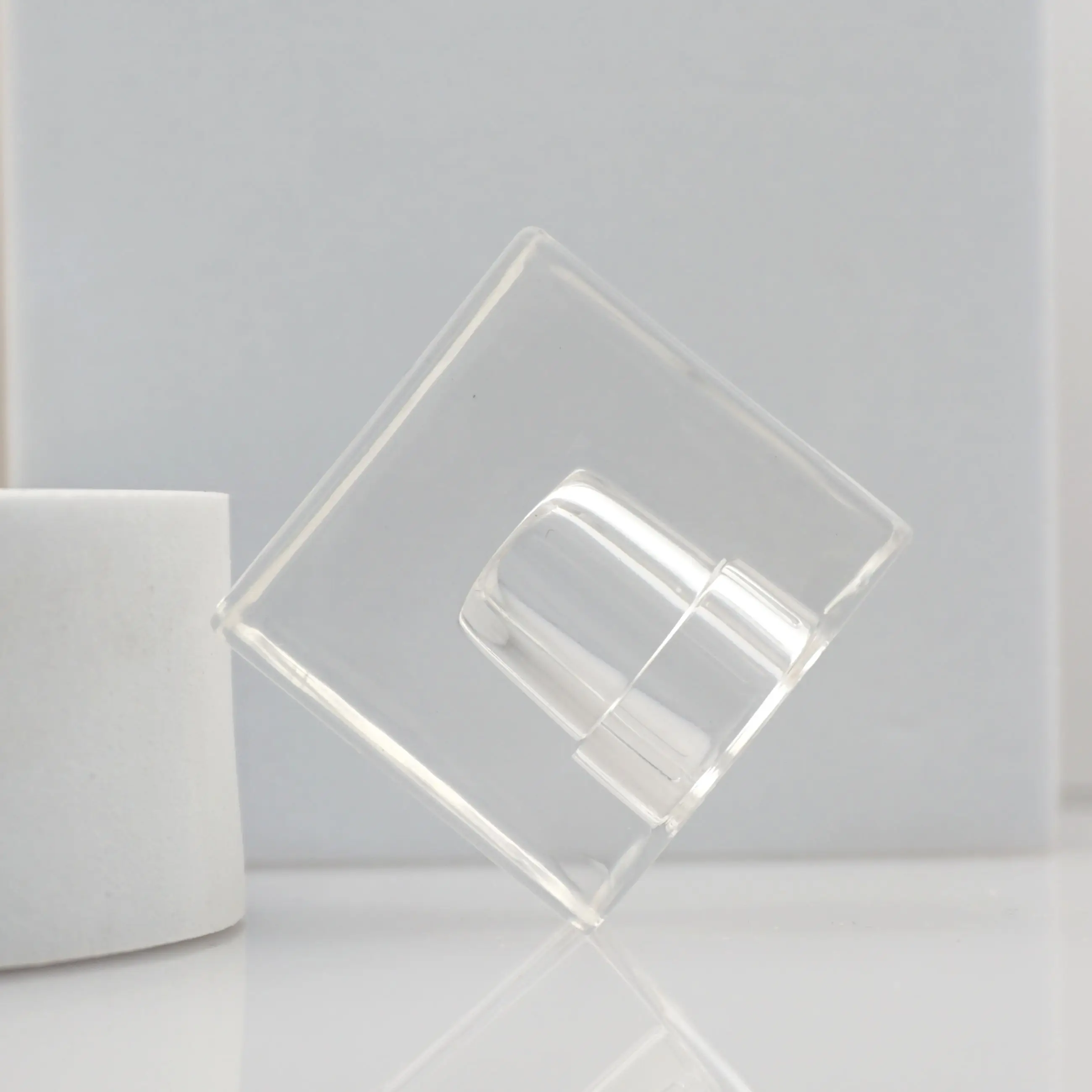 Customized 15mm Luxury Transparent Acrylic Cosmetic Cube Smart Lids Crimp Closure for Perfume