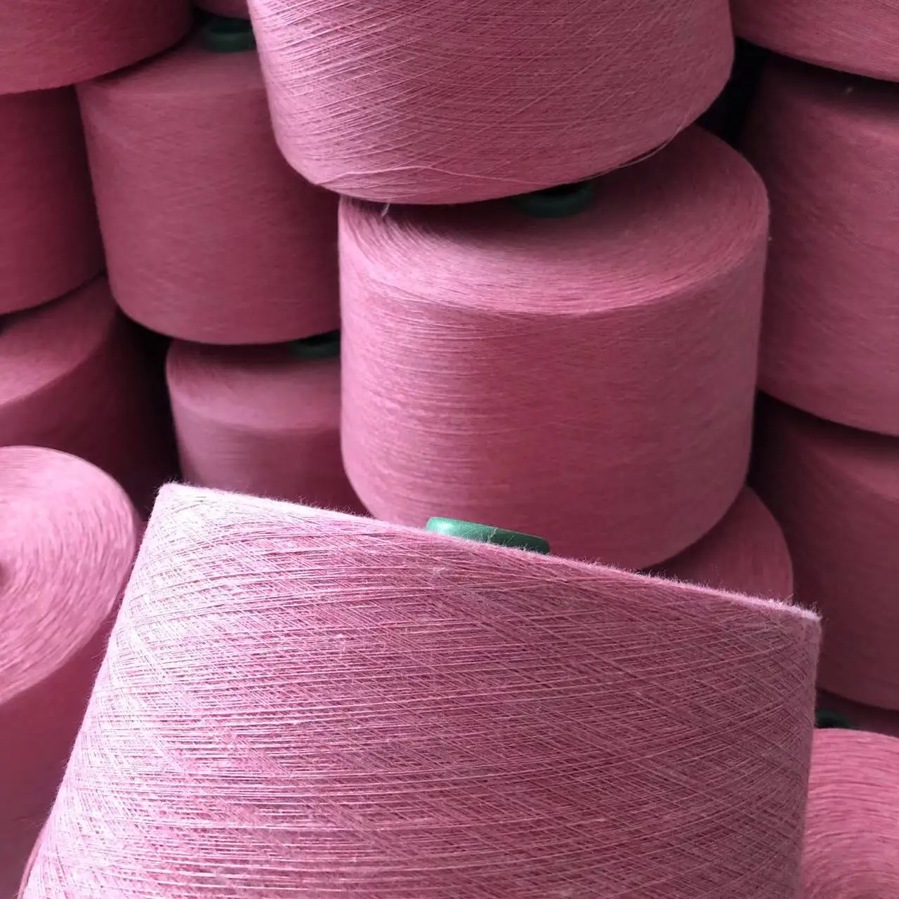 Ne20/1 Ne30/1 Top Dyed Knitting Weaving Dope Dyed Spun 100% Polyester Yarn Hilados De Poliester