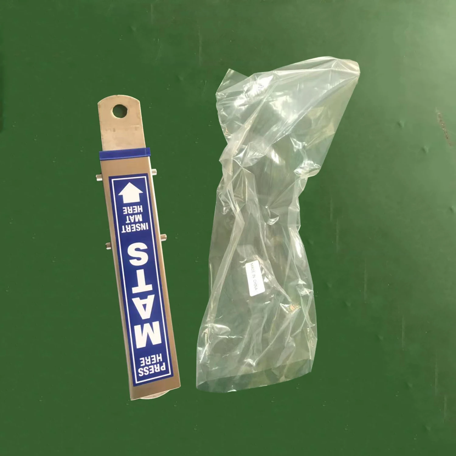 Heavy Duty Stainless Wall-Mounted Clamp Car Mat Cleaning Clip Floor Mat Hanger