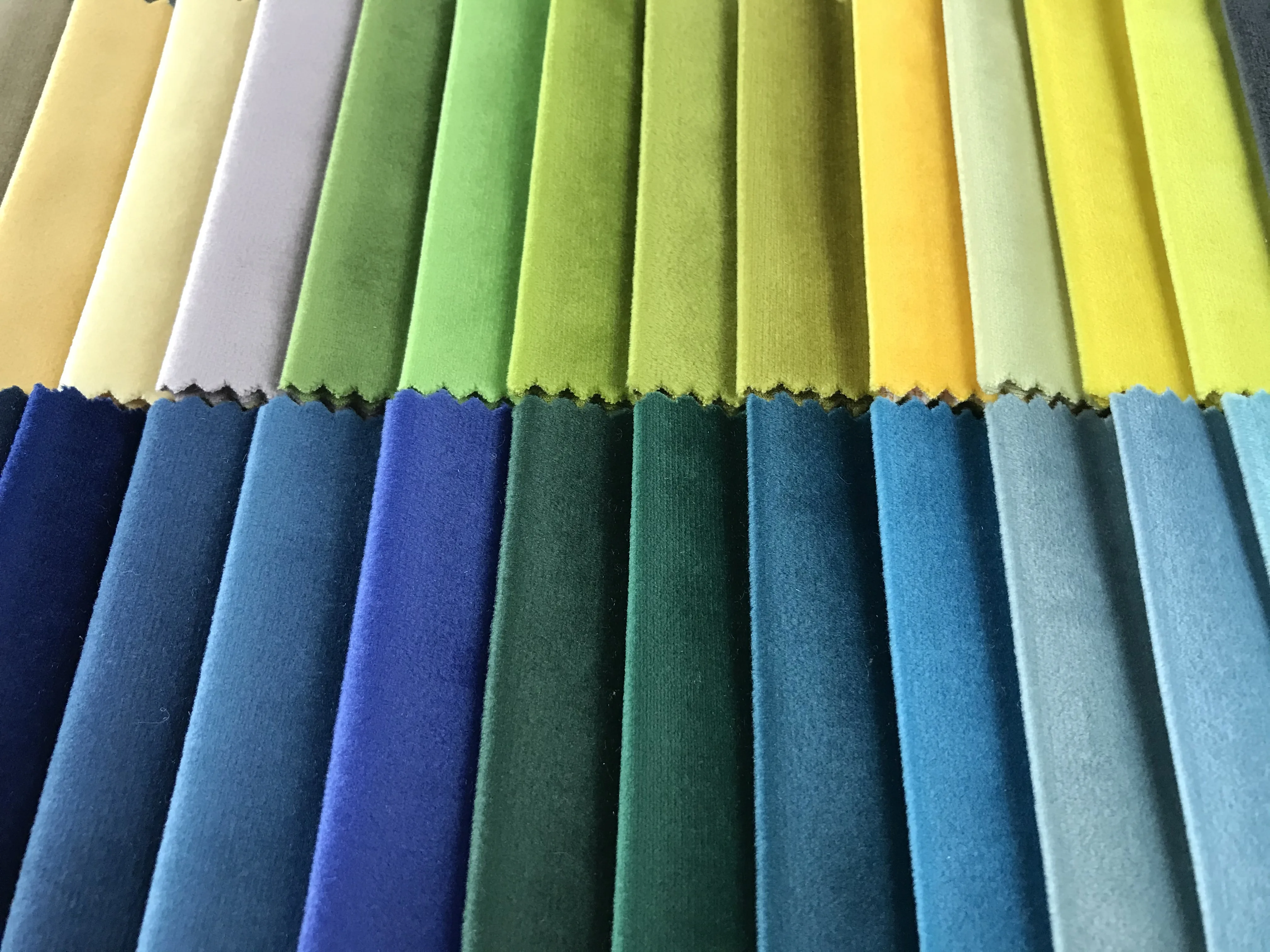 2021 Plain fashion dyed different colors ready goods holland velvet for sofa
