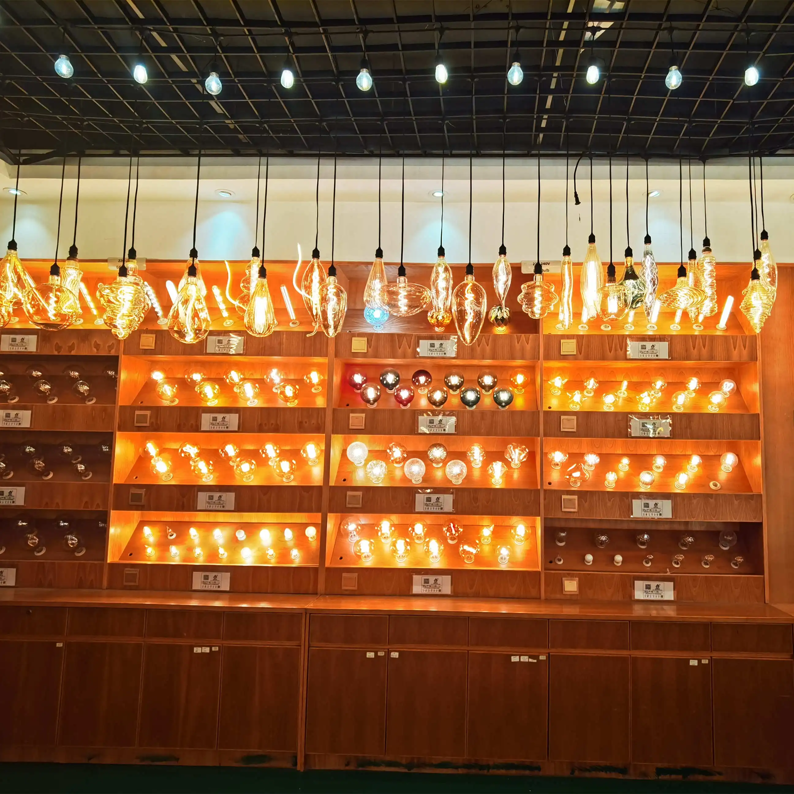 High Quality Warm White Dimmable String Lighting Replacement LED Filament Bulbs Glass  Vintage Edison Lamp