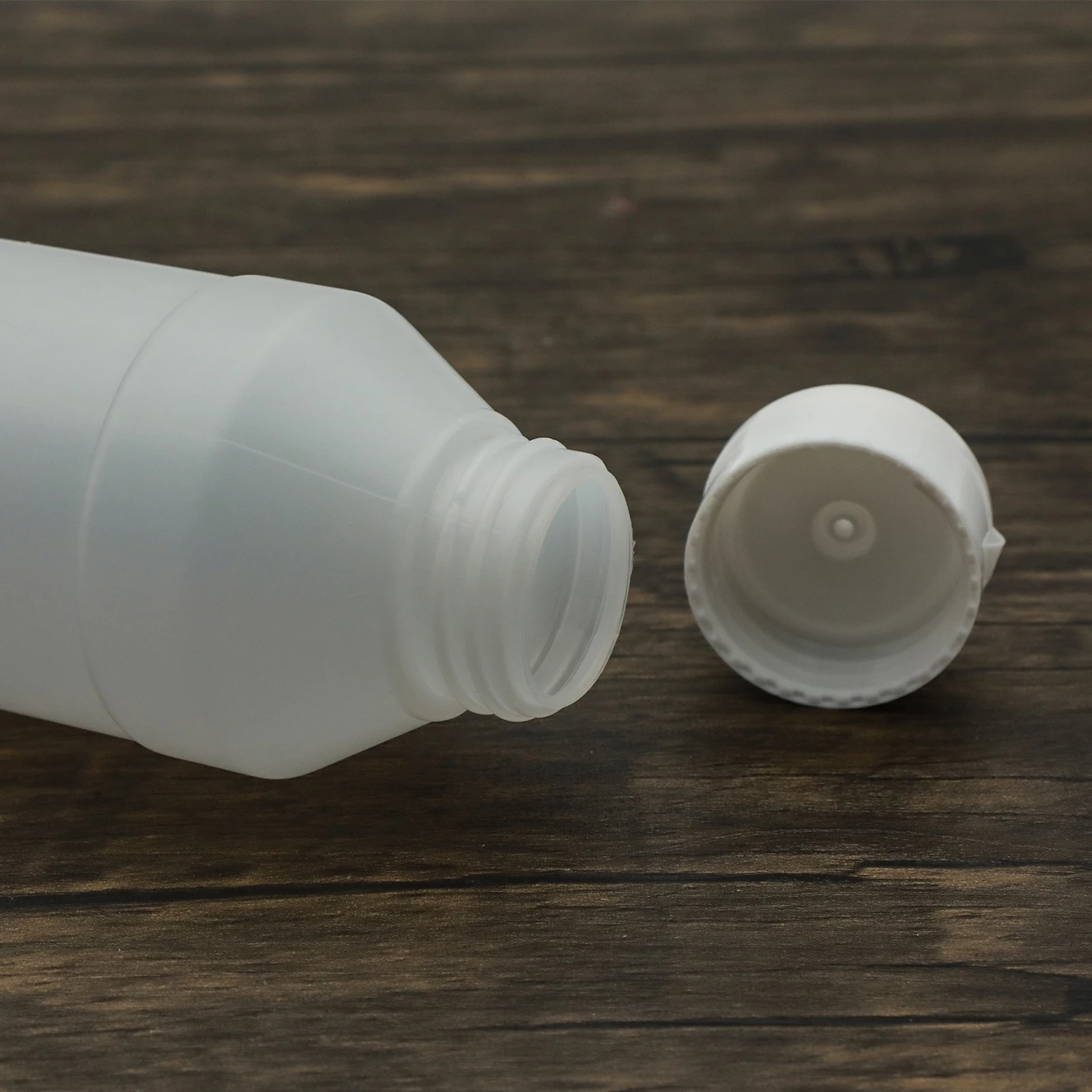 Manufacturers supply 250ml Plastic Bottles PE Plastic Bottle