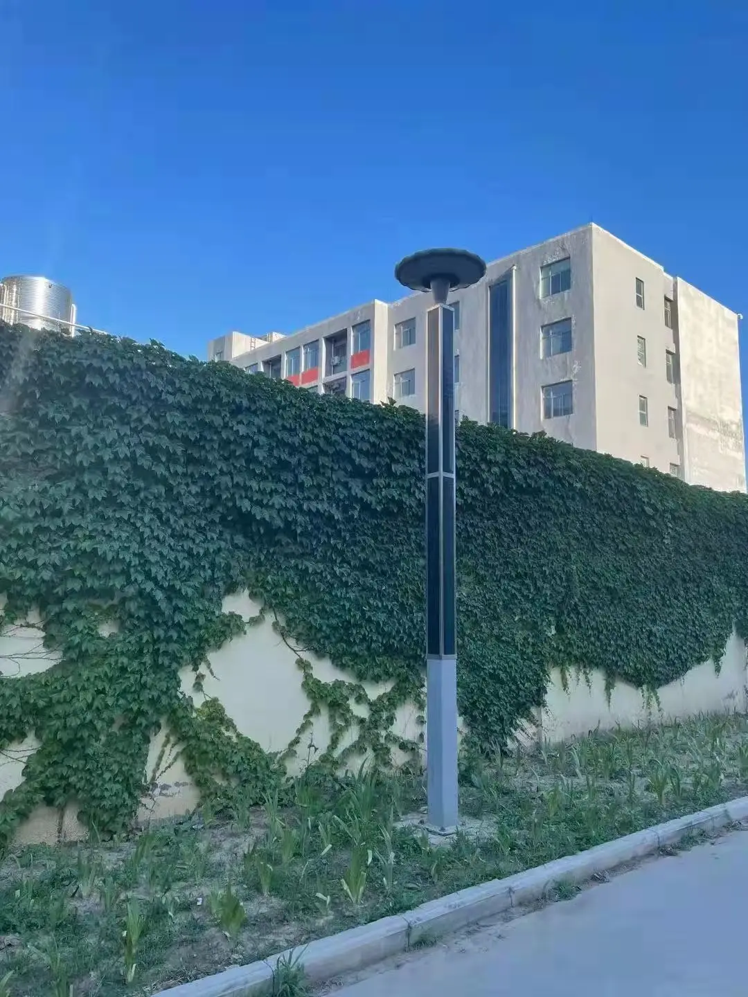 Factory Price Solar Lights with Panels Attached to Power Poles