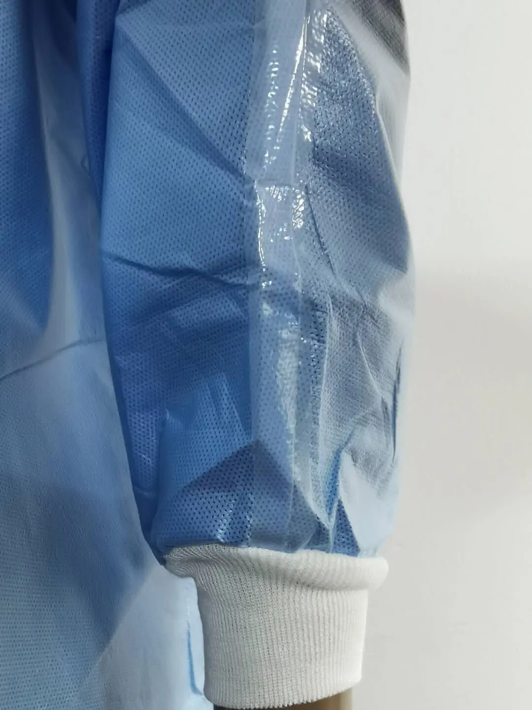 ASTM F739-12 Disposable Doctor Poly-coated SMS Chemotherapy Gown Lab Isolation Gown Level 4 Waterproof Chemo Gown