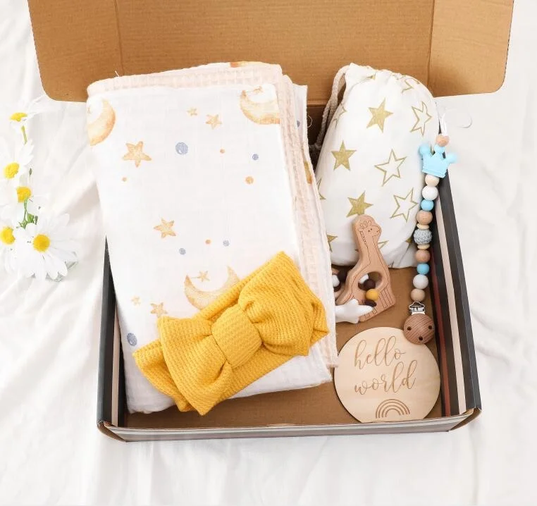 Newborn Shower Gift Set Box Souvenir Baby Cotton Blanket Teething Baby Rattle Milestone Wooden Toy Set
