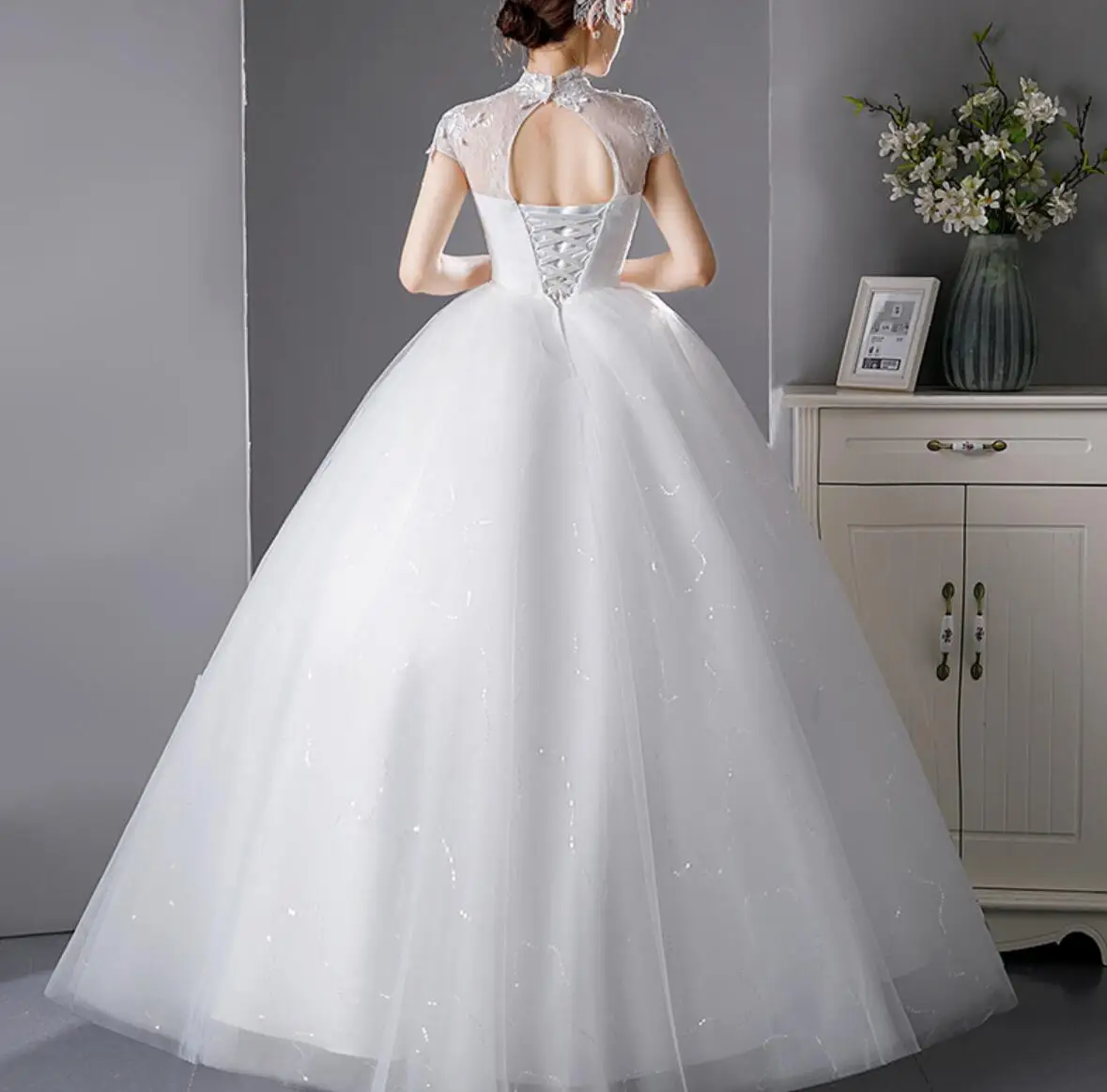 2024 New Vintage Cheap Chinese High Neck Ball Gown Wedding Dresses Lace Appliques Ivory short sleeve Floor length Wedding Dress