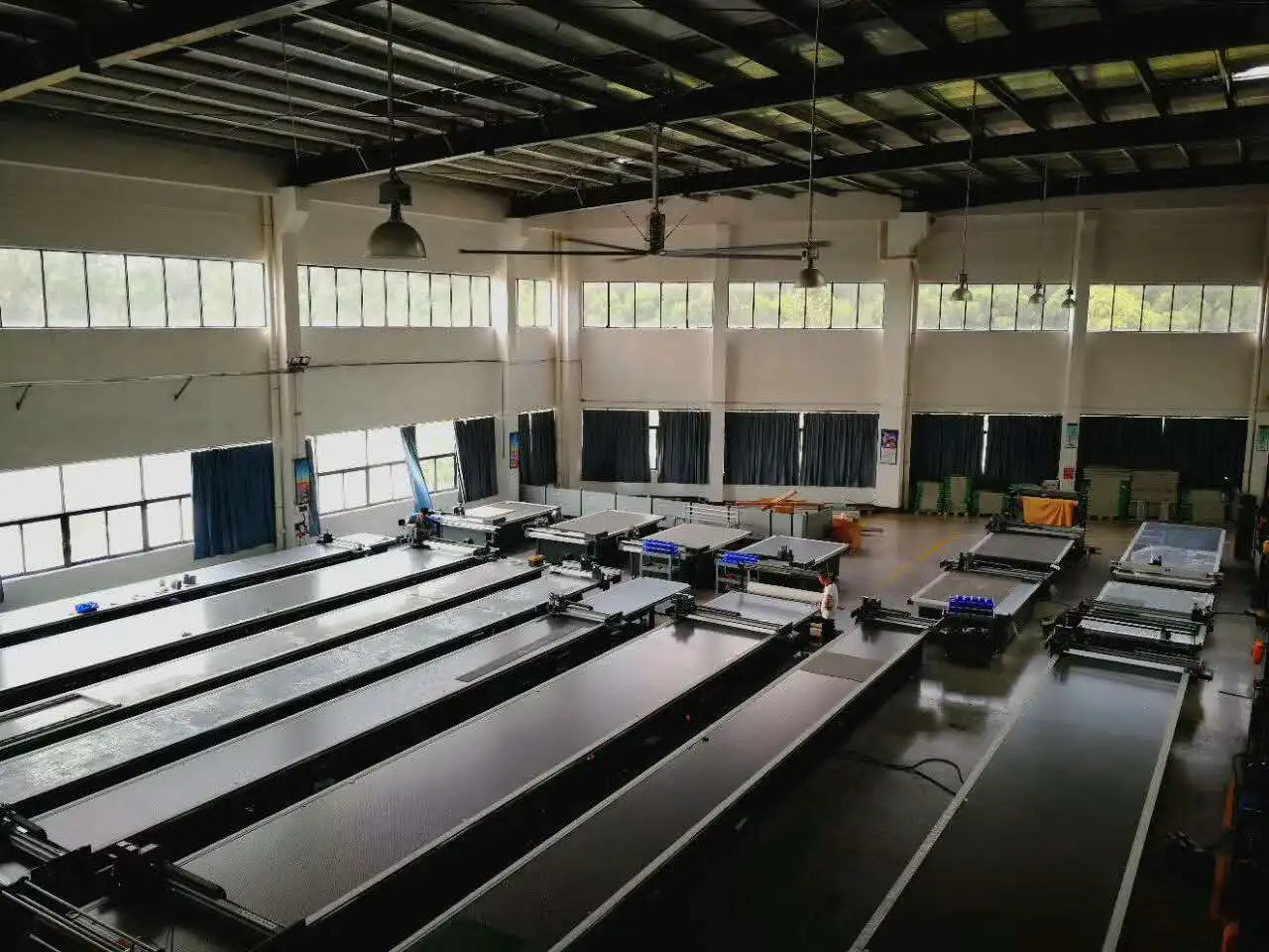 CNC Vibrating Knife Cutting Automatic Fabric Cutting Machine multi layers suit cutting machine