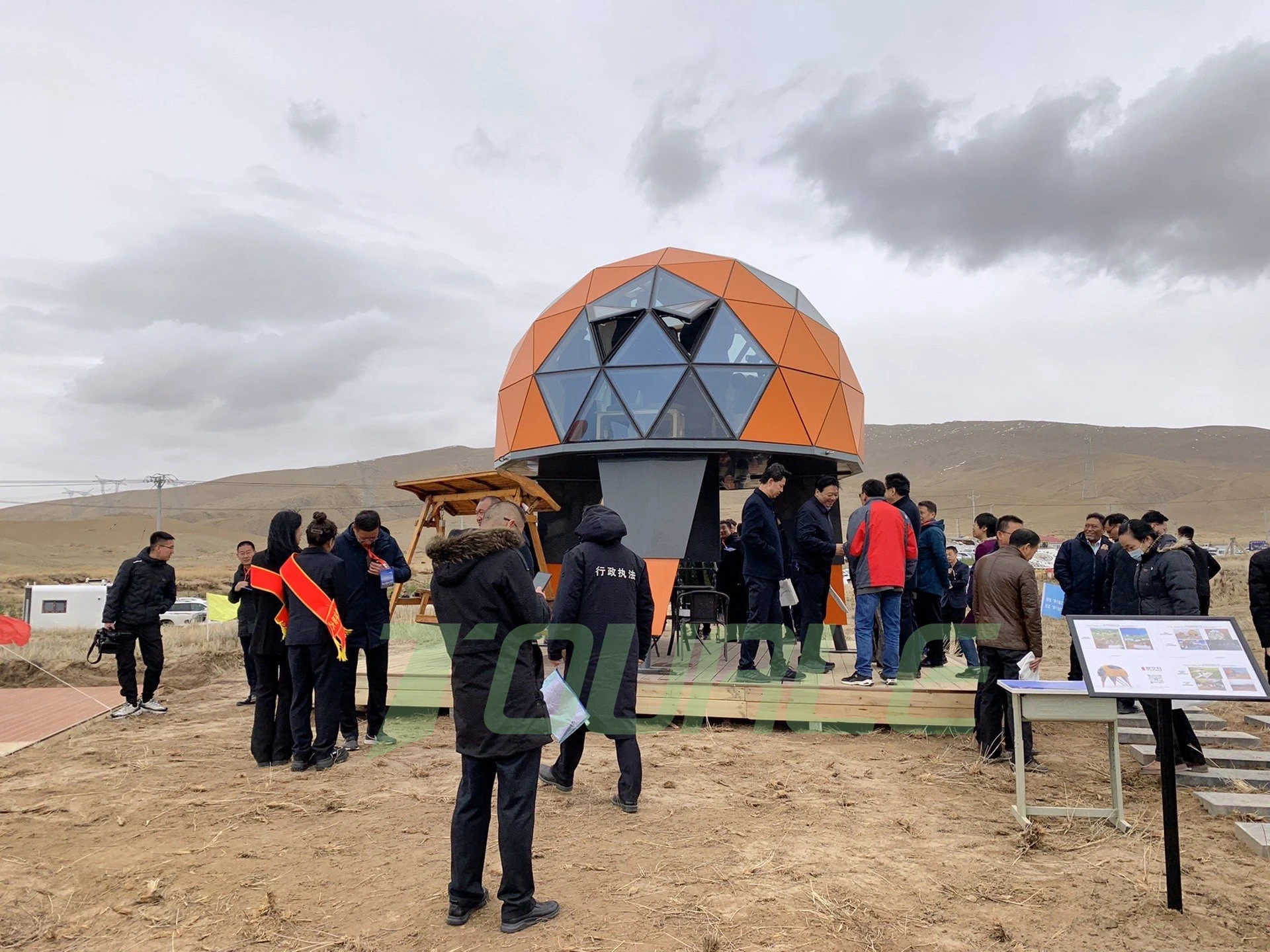 Double-storey attic geodesic dome scenic hotel accommodation housing space technology sense Star Capsule