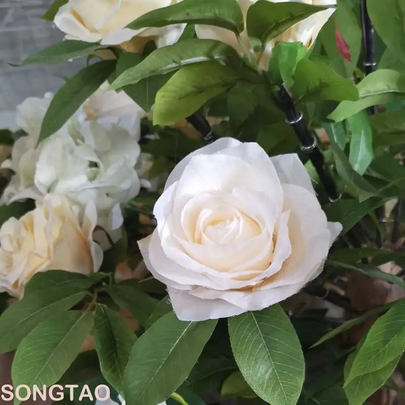 Дешевый внутренний Декор пластиковый искусственный большой зеленый лист роза цветок дерево растение для продажи