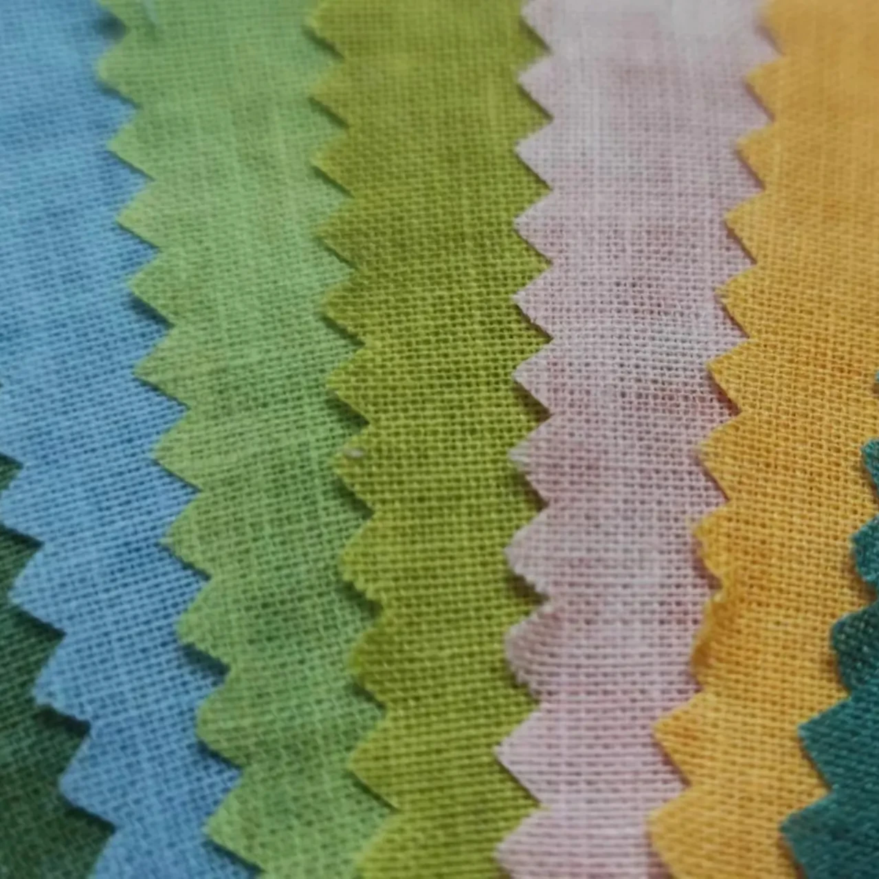 Ramie/cotton Fabric in Stock.Hot Selling Hemp Two-tone Chambray Style Colorful Cotton Soft Yarn Dyed Slub Linen Shirting Fabric