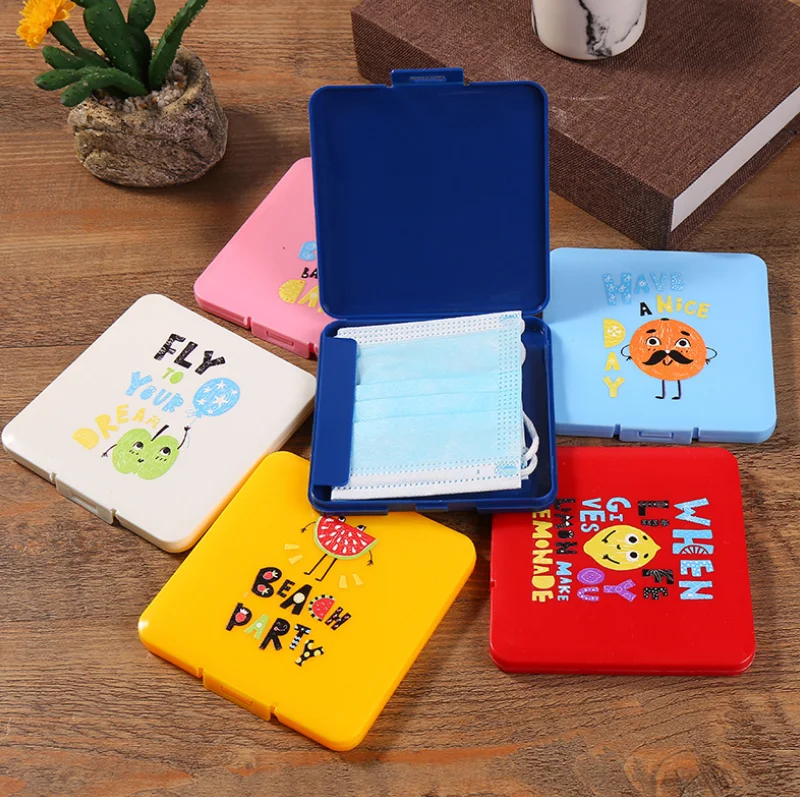 Portable Clip Plastic Mini Foldable Holder Container Masked keeper Storage dustproof masked storage case with carabiner clip