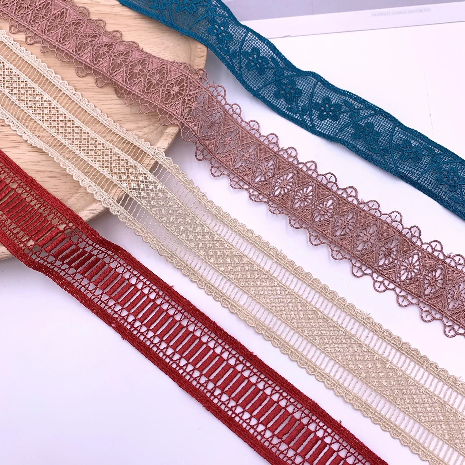 High Quality New Colors Decorate Lace Water Soluble Polyester Guipure Flower Lace Trim
