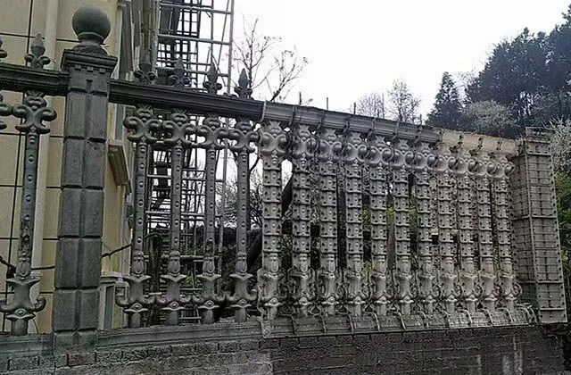 Road Imitated Stone Fence Mold Plastic Decorative Precast Concrete Fence Mold  Handrail Mold for Concrete Fencing
