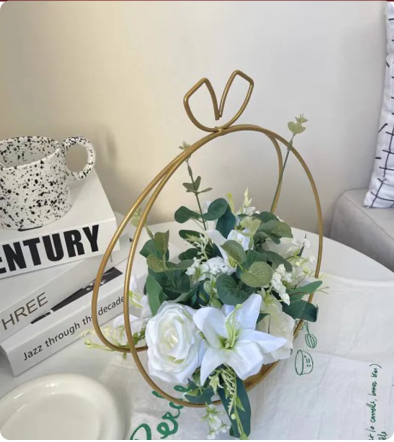 Iron Flower wedding Basket Wedding Heart Desktop Ornament Wrought Gold