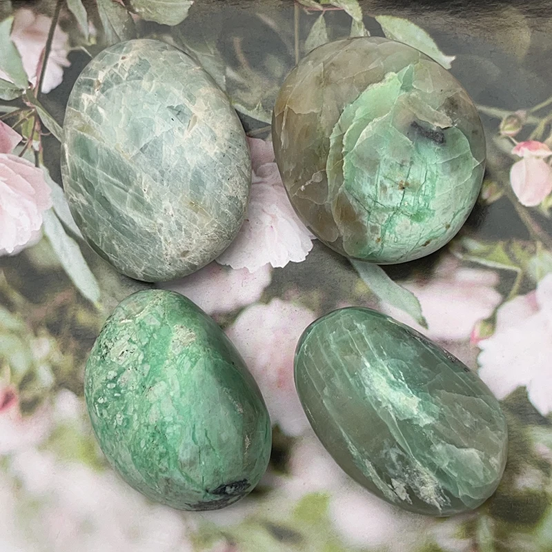 Wholesale Bulk Natural Stone Crystal Green Moonlight Palm For Crystal Healing And Gift