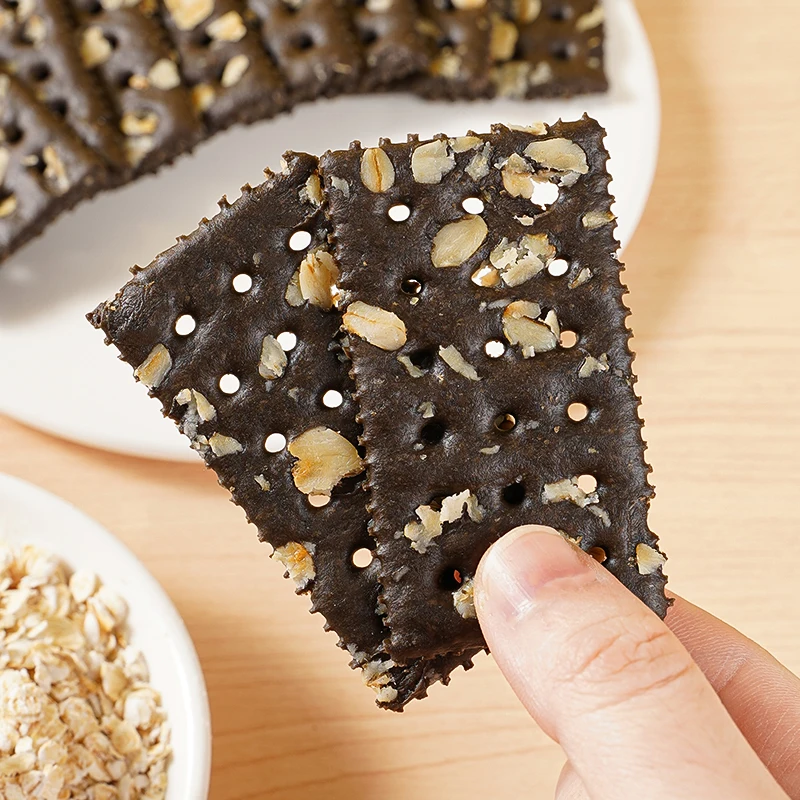 Salty Leisure  Milk Soda Healthy Snacks Desserts  Chinese Food Biscuits  Black Rice Oatmeal Soda Crackers  Cookies