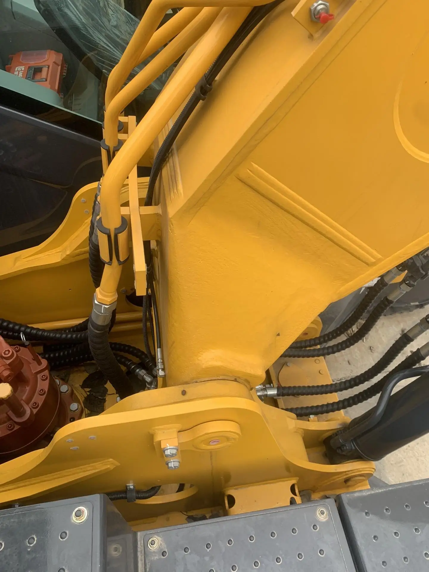 Powerful Performance: 922F Medium Excavator Offering 22 Tons of Force