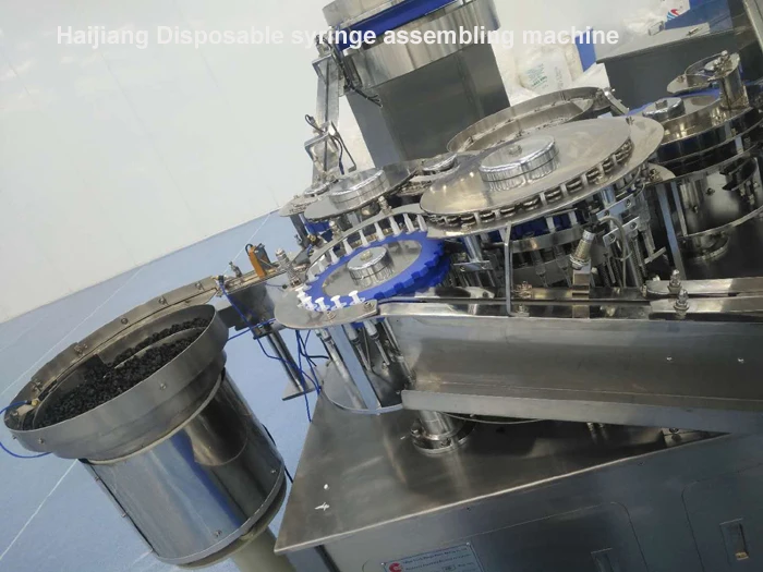 Automatic medical disposable syringe making injection molding machine