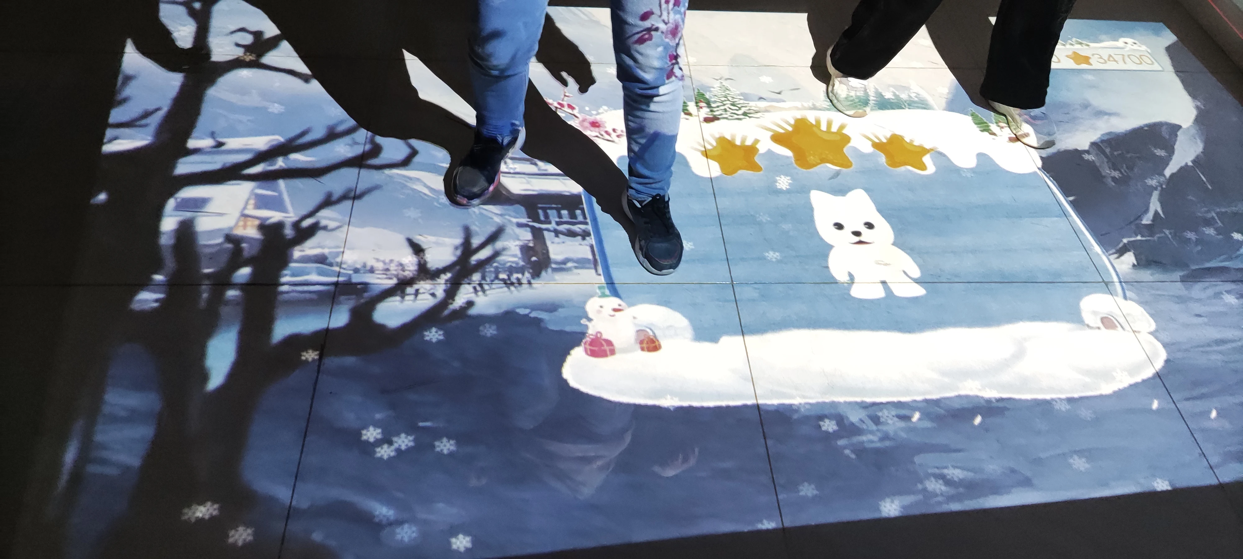 Winter Christmas Gift Snow ball theme interactive wall floor games indoor interactive game with  interactive system 7 free games