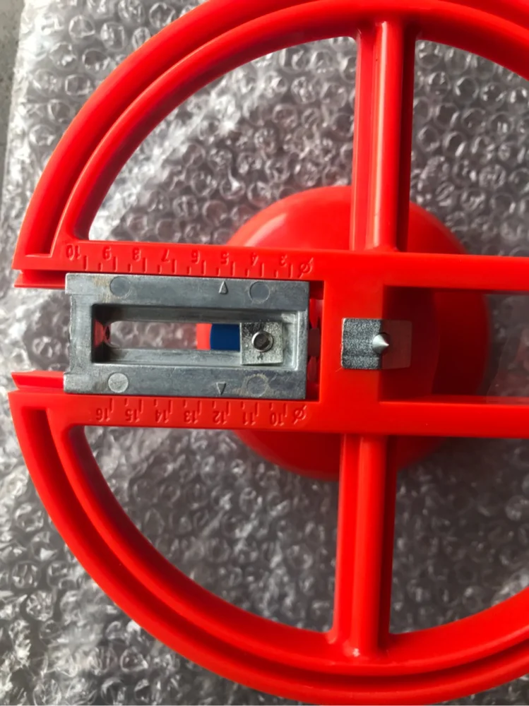 Pro Carpet Circle Cutter Cutting circles in carpet tile