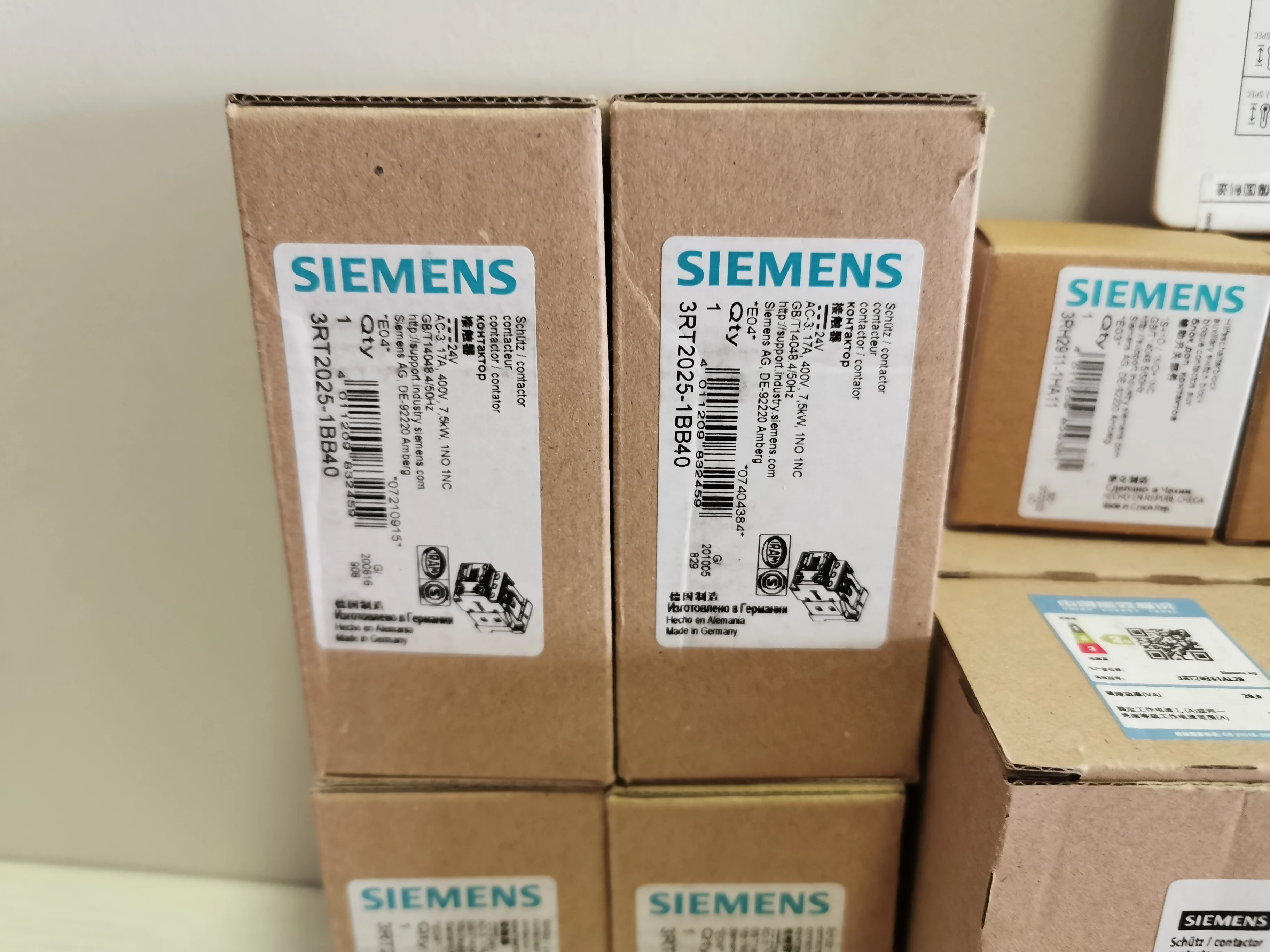 
Siemens 3RT2025-1BB40,power contactor,, 24V DC 3-pole, Size S0 screw terminal 