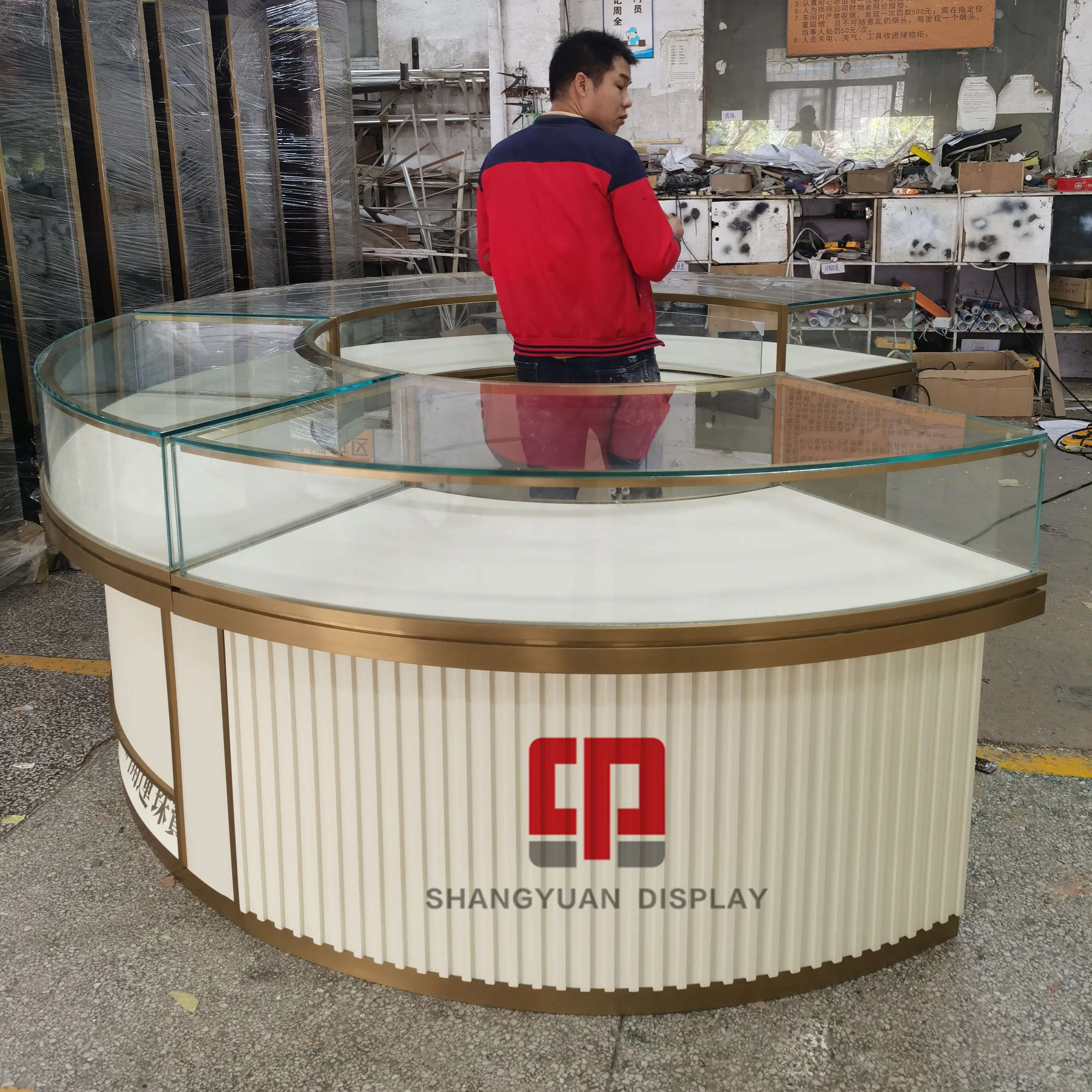 Высококачественный Витринный Шкаф для ювелирных изделий из красного золота, деревянная стеклянная витрина, Круглый счетчик ювелирных изделий из нержавеющей стали на заказ