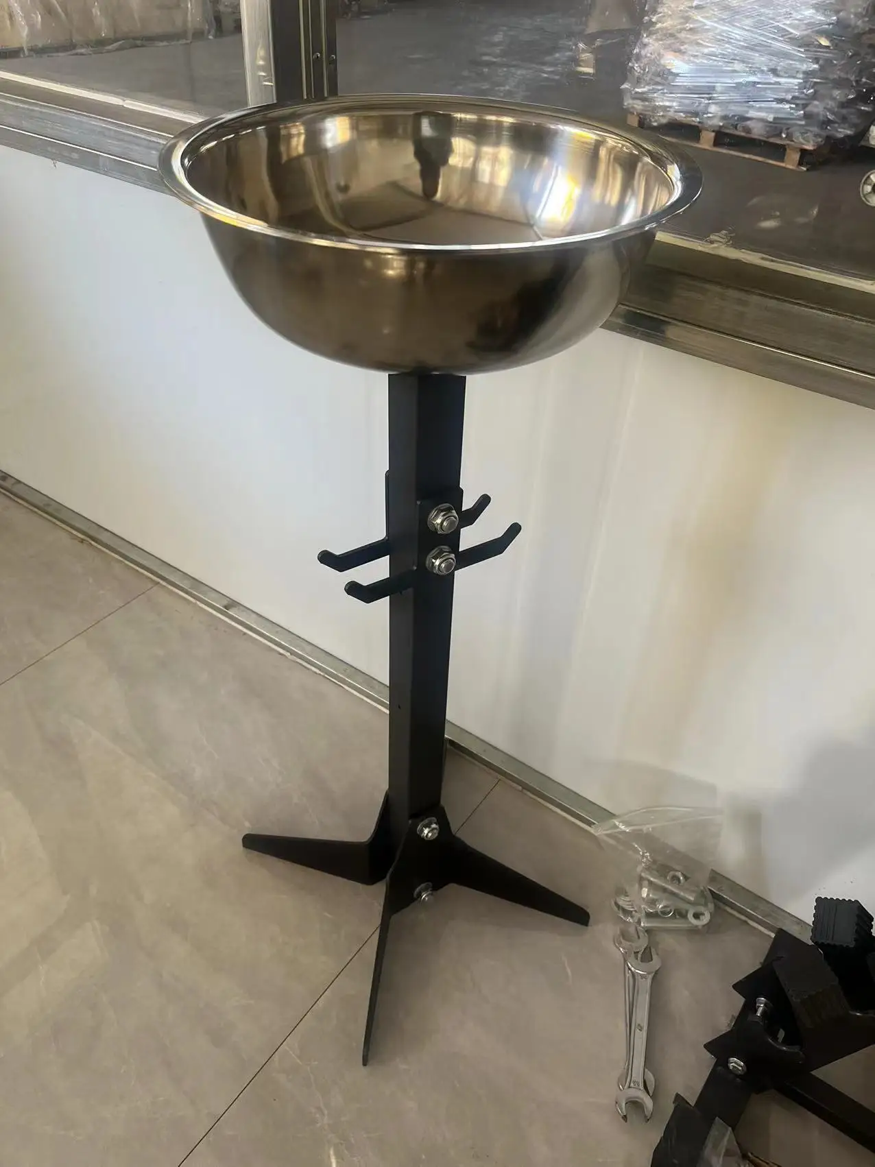 High Quality Steel Commercial Gym Chalk Storage Chalk Stand Rack With Wheels