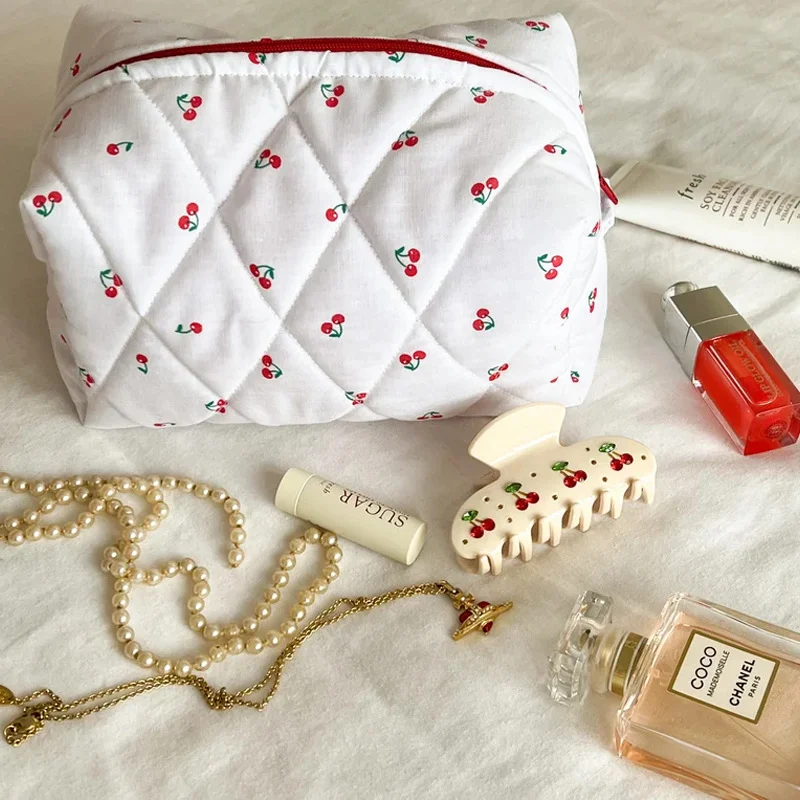 Wholesale Quilted Fabric Makeup Cases Cosmetic Bag Custom Makeup Bag