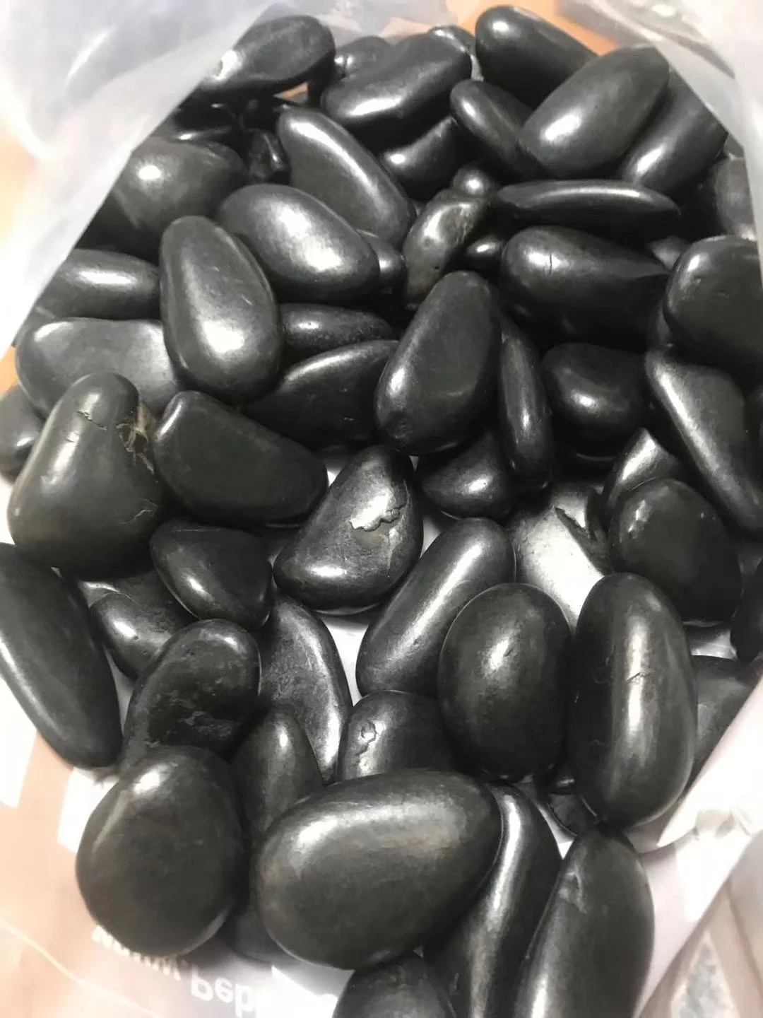 Hot Sell Black Natural Polished River Rock Landscaping High Quality Natural Pebble Stone Black Beach River Pebble Rock