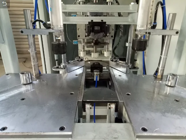 Высокая скорость автоматическая ПВХ окна двери CNC угловая машина для очистки win Door