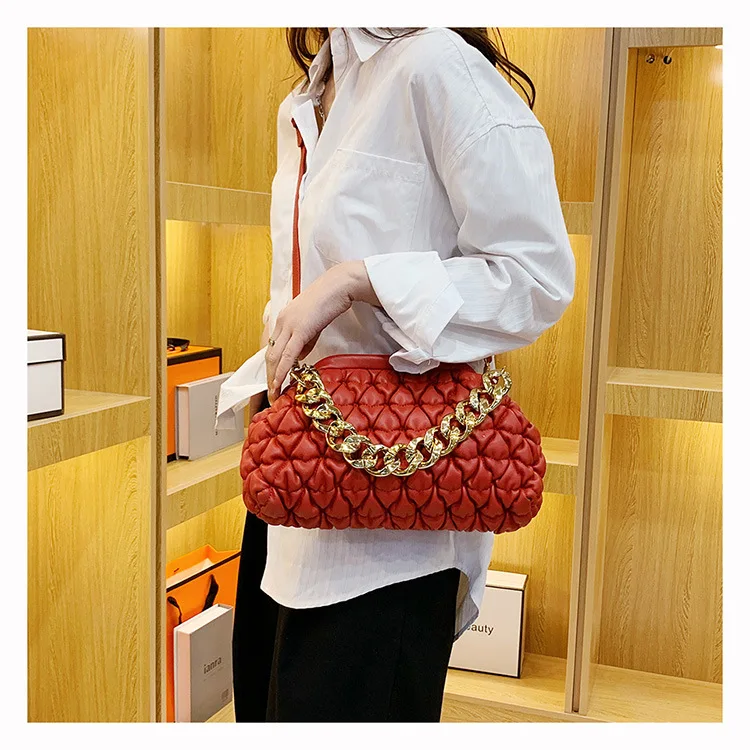 Fashion Wrinkle Lattice PU Leather Lady Designer Bags Novel Style Metal Framed Hasp Closure Clutch Women Solid Color Sling Purse